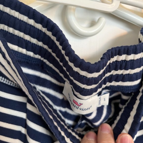 Vineyard Vines Women's Size Small Navy & White Striped Shorts - Previously Worn - Picture 2 of 3
